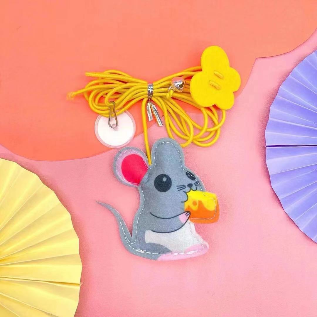 Cat hanging toy